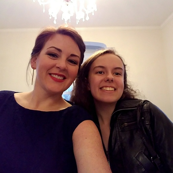 Meet your Posher, Lindsey - Picture 2 of 2